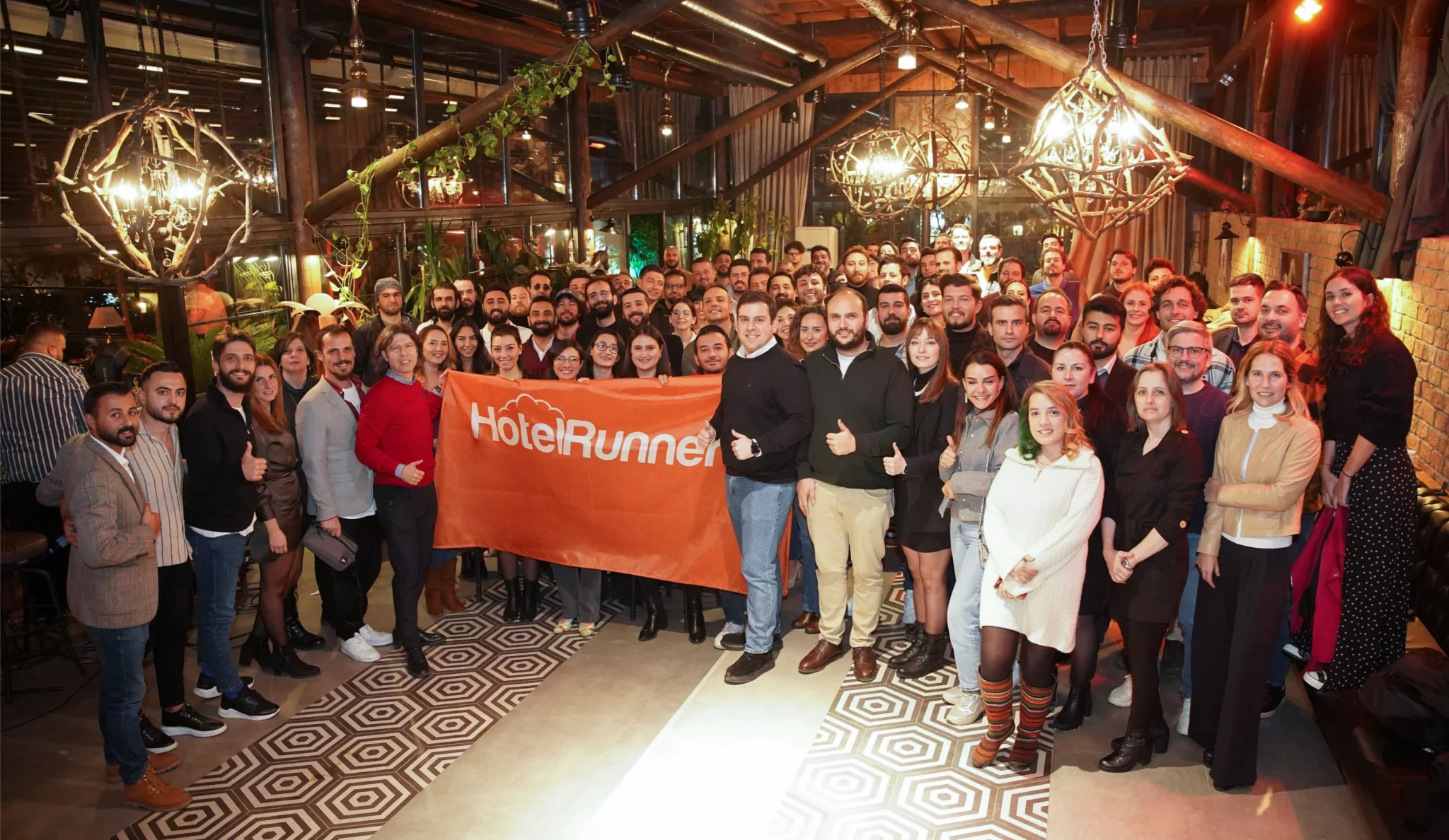 HotelRunner_Team-2048x1188